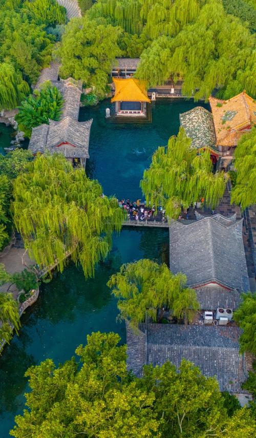 济南：充满温情的城市，大明湖、趵突泉成结伴游玩好去处